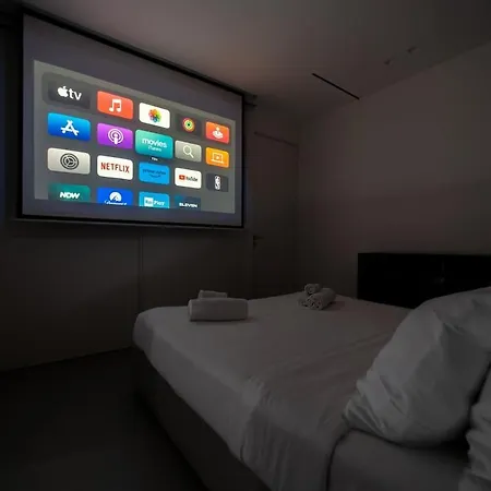 Luxury Penthouse, Exclusive Design & Private Garage * 米兰
