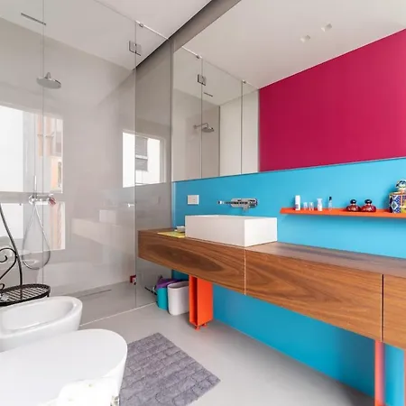 Luxury Penthouse, Exclusive Design & Private Garage Apartment *
