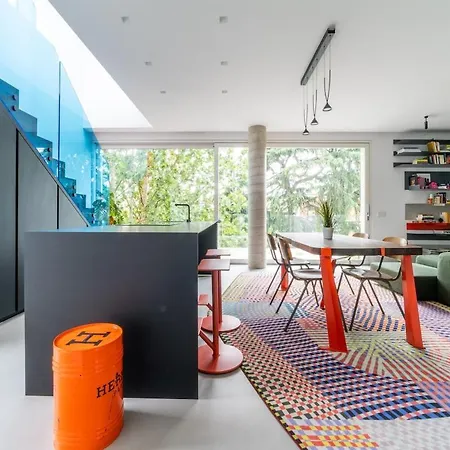 Luxury Penthouse, Exclusive Design & Private Garage Apartment *