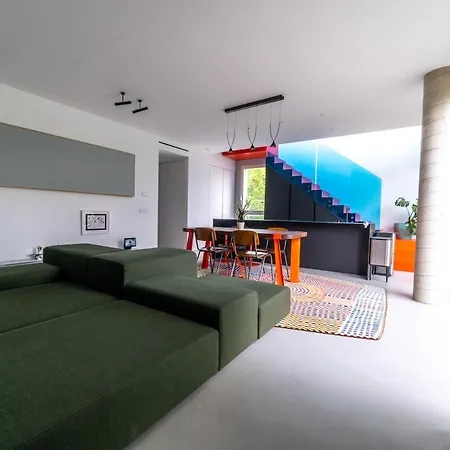 Luxury Penthouse, Exclusive Design & Private Garage Apartment *
