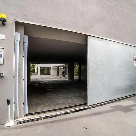 Luxury Penthouse, Exclusive Design & Private Garage Apartment
