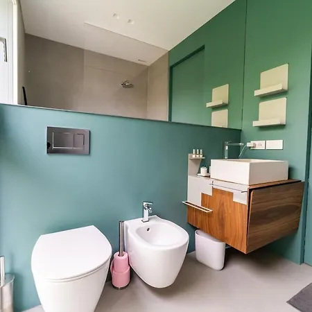 Luxury Penthouse, Exclusive Design & Private Garage Apartment *